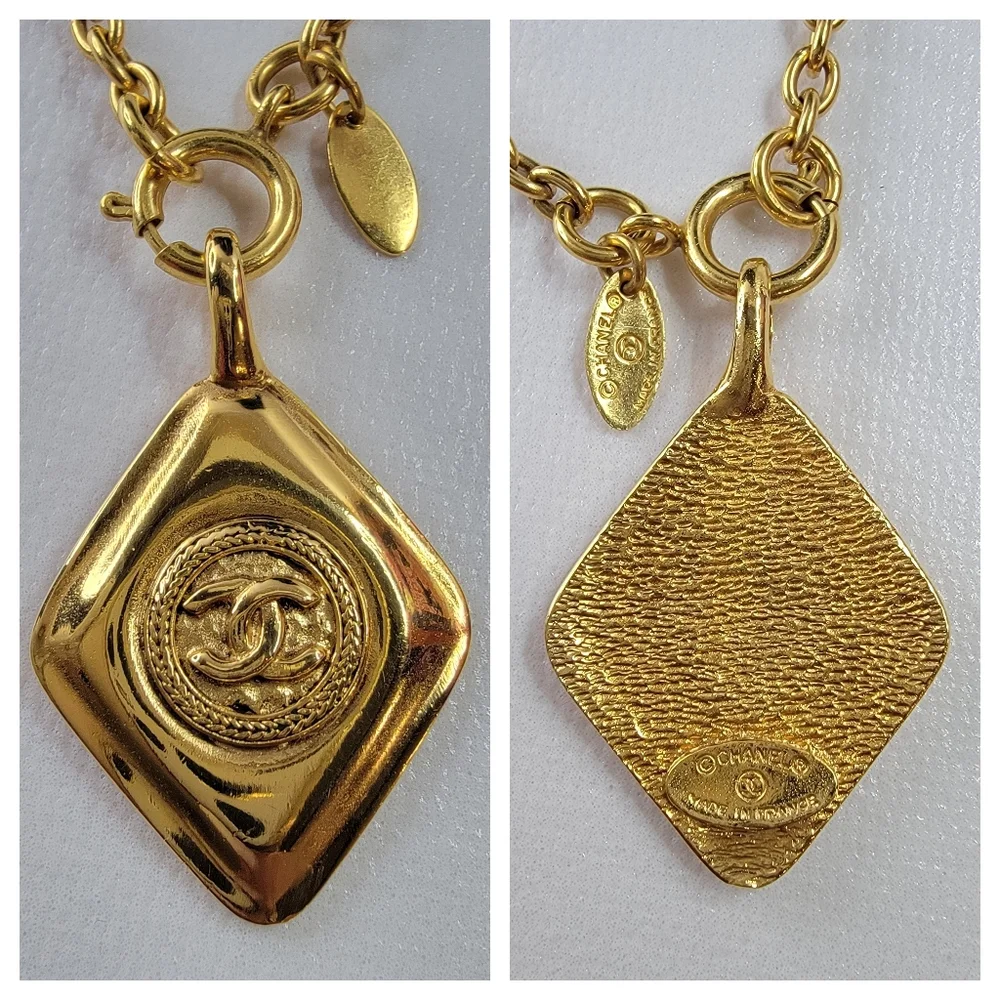 CHANEL CC Logo Diamond Shaped Gold Tone Necklace - Picture 6 of 10